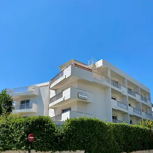 vacances-plus-residence-carlton.fr-provencehotel.com/
